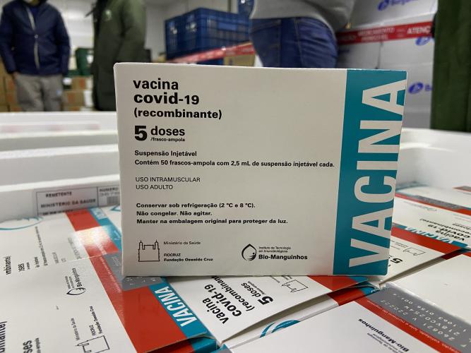 Mais 98 mil vacinas contra a Covid-19 chegam ao Paraná nesta sexta; lote é integralmente destinado para segunda dose