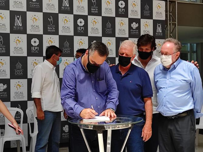Secretário assina convênio de R$ 24 milhões para atendimento especializado com o Cismepar