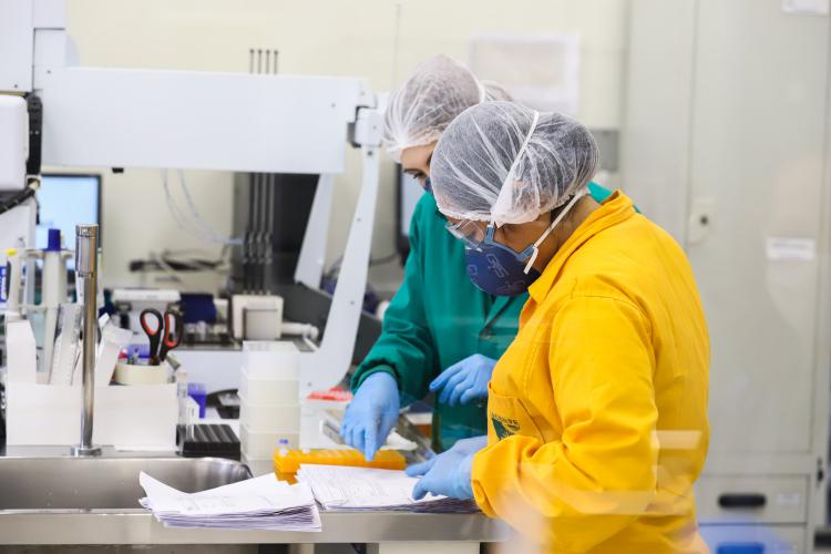 Laboratório Central do Estado (Lacen/PR) - 10/02/2022.