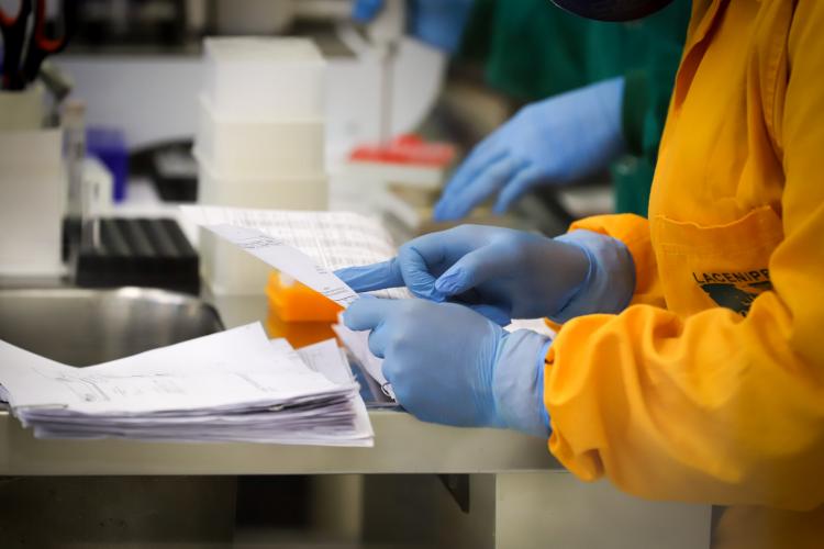 Laboratório Central do Estado (Lacen/PR) - 10/02/2022.