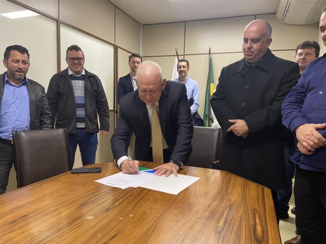 Saúde assina convênio de R$ 14,3 milhões para construção do Hospital Municipal de Salto do Lontra no Sudoeste