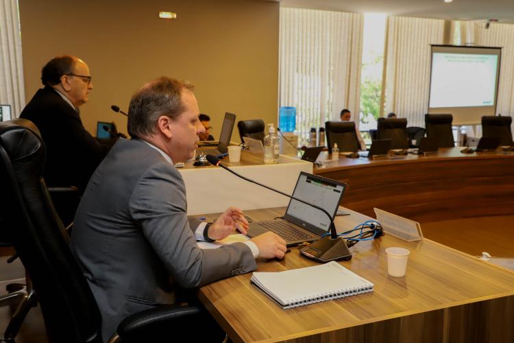 Mortalidade materna cai 82% no Paraná em 2022, aponta levantamento da Saúde