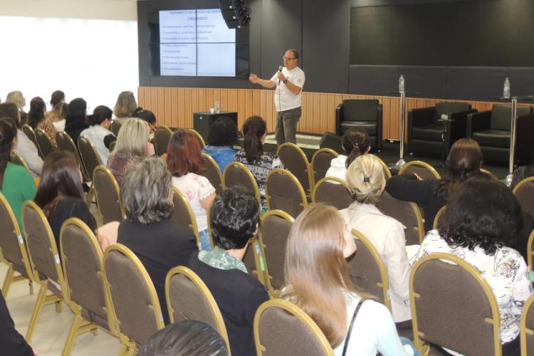 Hemepar promove capacitação para aperfeiçoar atendimento a hemofílicos