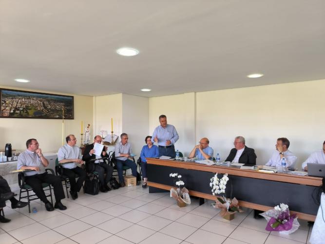 Saúde destaca importância da vacinação em encontro com bispos do Paraná