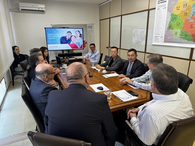 Secretário recebe representantes da farmacêutica Sinovac