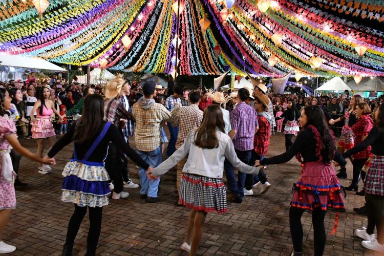 Junho Laranja: Saúde alerta para riscos de queimaduras nas festas juninas