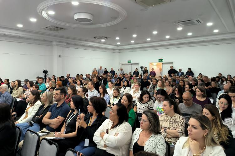 Paraná reforça capacitação de vacinadores e amplia Telessaúde para 184 novos municípios