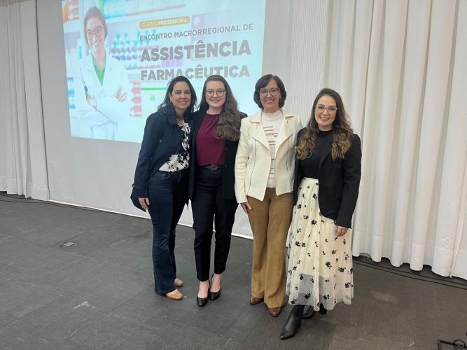 Profissionais debatem avanços na Assistência Farmacêutica durante encontro macrorregional em Curitiba