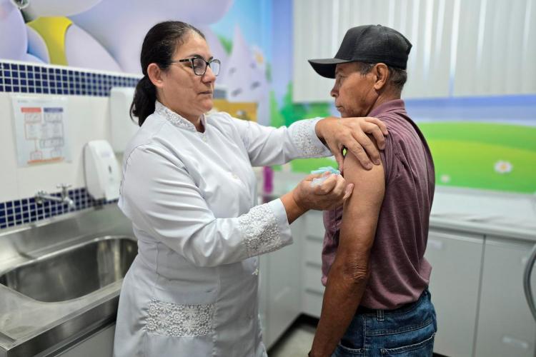 Paraná vacina mais de meio milhão de pessoas contra influenza e reforça apelo aos grupos prioritários