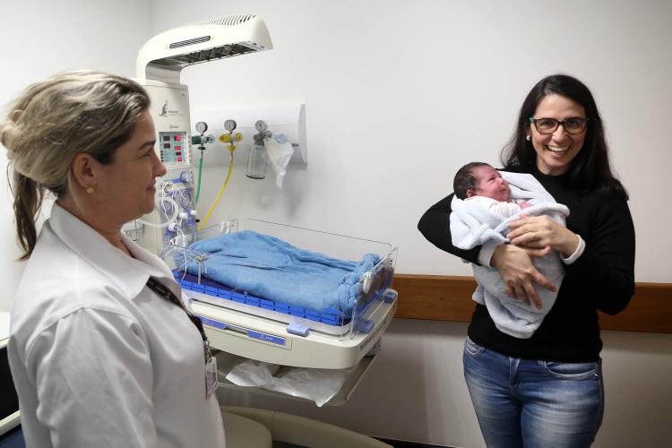 Governo do Paraná amplia apoio financeiro a maternidades de alto risco