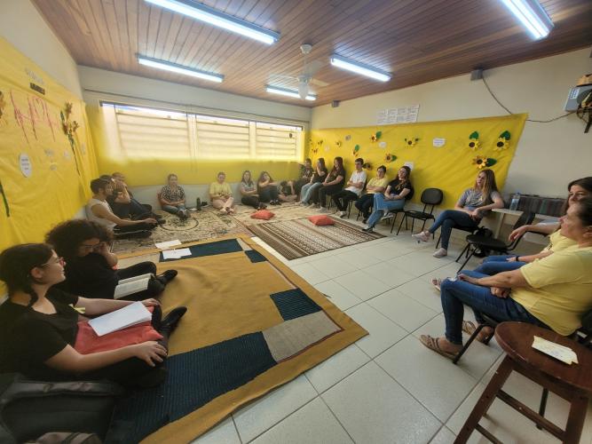Clube do Livro no Paraná reduz atendimentos em saúde mental entre adolescentes