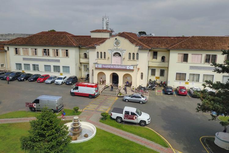 Governador mobiliza aeronave do Estado para trazer polilaminina a paciente de Curitiba