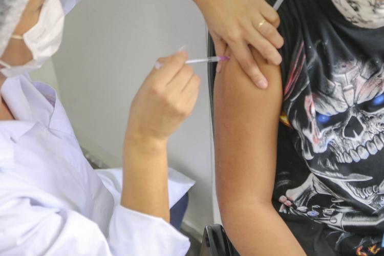 Prazo para vacinação contra HPV em jovens de 15 a 19 anos é ampliado até dezembro