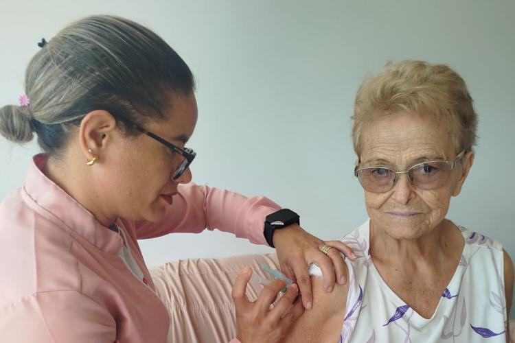 Vacinas para idosos: confira as principais doses para prevenir doenças e evitar complicações