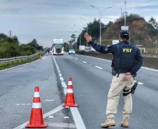 Paraná faz “blitz da saúde” para cuidar dos caminhoneiros