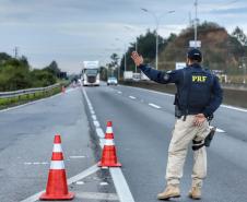 Paraná faz “blitz da saúde” para cuidar dos caminhoneiros