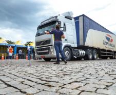 Paraná faz “blitz da saúde” para cuidar dos caminhoneiros