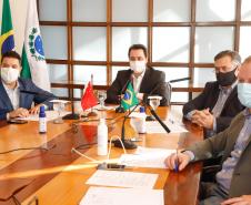 Governo discute parceria para produzir vacina contra a Covid no Paraná