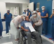 Paciente com Covid-19 recebe alta após 51 dias internado em Santo Antônio da Platina