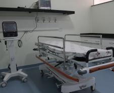 Secretário entrega equipamentos hospitalares e inaugura ala de ressonância magnética na região Oeste