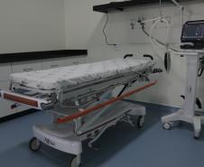 Secretário entrega equipamentos hospitalares e inaugura ala de ressonância magnética na região Oeste