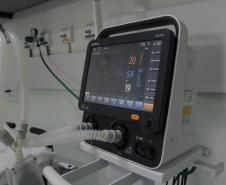 Secretário entrega equipamentos hospitalares e inaugura ala de ressonância magnética na região Oeste