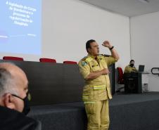Sesa discute adequações de segurança em hospitais com o Corpo de Bombeiros