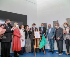 O governador Carlos Massa Ratinho Junior participou nesta terça-feira (01), em Curitiba, da inauguração do Erastinho, o primeiro hospital oncopediátrico do Sul do País. Idealizado pelo Hospital Erasto Gaetner, referência no tratamento de câncer no Paraná, a unidade recebeu investimento de R$ 30 milhões, sendo que mais de R$ 19 milhões foram destinados pelo Governo do Estado. O hospital é filantrópico e atende também pelo SUS. 