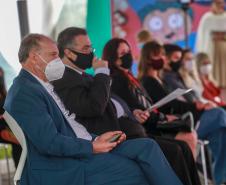 O governador Carlos Massa Ratinho Junior participou nesta terça-feira (01), em Curitiba, da inauguração do Erastinho, o primeiro hospital oncopediátrico do Sul do País. Idealizado pelo Hospital Erasto Gaetner, referência no tratamento de câncer no Paraná, a unidade recebeu investimento de R$ 30 milhões, sendo que mais de R$ 19 milhões foram destinados pelo Governo do Estado. O hospital é filantrópico e atende também pelo SUS. 