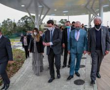 O governador Carlos Massa Ratinho Junior participou nesta terça-feira (01), em Curitiba, da inauguração do Erastinho, o primeiro hospital oncopediátrico do Sul do País. Idealizado pelo Hospital Erasto Gaetner, referência no tratamento de câncer no Paraná, a unidade recebeu investimento de R$ 30 milhões, sendo que mais de R$ 19 milhões foram destinados pelo Governo do Estado. O hospital é filantrópico e atende também pelo SUS. 