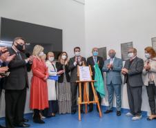 O governador Carlos Massa Ratinho Junior participou nesta terça-feira (01), em Curitiba, da inauguração do Erastinho, o primeiro hospital oncopediátrico do Sul do País. Idealizado pelo Hospital Erasto Gaetner, referência no tratamento de câncer no Paraná, a unidade recebeu investimento de R$ 30 milhões, sendo que mais de R$ 19 milhões foram destinados pelo Governo do Estado. O hospital é filantrópico e atende também pelo SUS. 