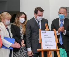 O governador Carlos Massa Ratinho Junior participou nesta terça-feira (01), em Curitiba, da inauguração do Erastinho, o primeiro hospital oncopediátrico do Sul do País. Idealizado pelo Hospital Erasto Gaetner, referência no tratamento de câncer no Paraná, a unidade recebeu investimento de R$ 30 milhões, sendo que mais de R$ 19 milhões foram destinados pelo Governo do Estado. O hospital é filantrópico e atende também pelo SUS. 