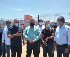 O secretário de Estado da Saúde, Beto Preto, esteve em Cornélio Procópio na última semana para realizar uma visita técnica nas obras do futuro Hospital Regional. A nova unidade hospitalar irá atender todos os municípios da 18° Regional de Saúde. O hospital que teve o convênio federal assinado em 2010 será concluído até o segundo semestre de 2021 e beneficiará cerca de 230 mil pessoas. 