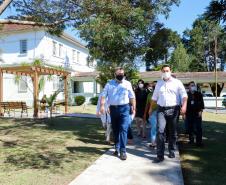 Governador e secretário da Saúde visitam Hospital de Dermatologia Sanitária do Paraná 