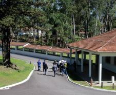 Governador e secretário da Saúde visitam Hospital de Dermatologia Sanitária do Paraná 