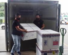 Paraná recebe novo lote de vacina e amplia imunização de profissionais da saúde