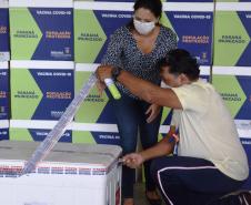 Paraná recebe novo lote de vacina e amplia imunização de profissionais da saúde