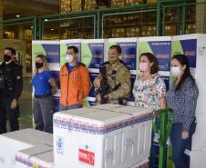 Paraná recebe novo lote de vacina e amplia imunização de profissionais da saúde
