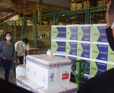 Paraná recebe novo lote de vacina e amplia imunização de profissionais da saúde