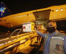 As vacinas Oxford/AstraZeneca, desenvolvidas em parceria com a Fundação Oswaldo Cruz (Fiocruz), devem chegaram no Aeroporto Internacional Afonso Pena, em São José dos Pinhais, na Região Metropolitana de Curitiba.
