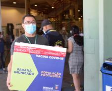 Com a chegada do quarto lote, Paraná começa a vacinar idosos