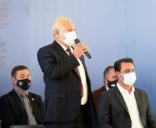 Governo entrega vans para agilizar o transporte de pacientes de 45 municípios
