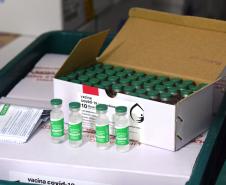 Paraná recebe 102.500 unidades da vacina AstraZeneca e já inicia processo de distribuição