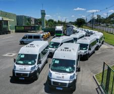 Governo entrega vans para agilizar o transporte de pacientes de 45 municípios