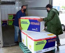 Paraná distribui 369,6 mil novas doses e começa a vacinar idosos acima de 70 anos