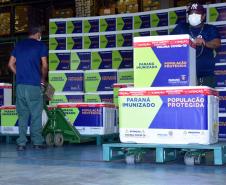 Paraná distribui 369,6 mil novas doses e começa a vacinar idosos acima de 70 anos