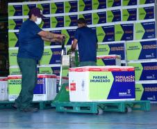 Paraná distribui 369,6 mil novas doses e começa a vacinar idosos acima de 70 anos
