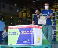 Paraná distribui 369,6 mil novas doses e começa a vacinar idosos acima de 70 anos