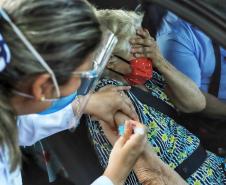 Paraná aplicou 130 mi​l doses no fim de semana, um quinto de todo o País