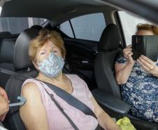 Em ritmo acelerado no processo de aplicação da vacina contra a Covid-19, 63 municípios do Paraná já começaram a imunizar pessoas a partir de 60 anos. Foto: Gilson Abreu/AEN